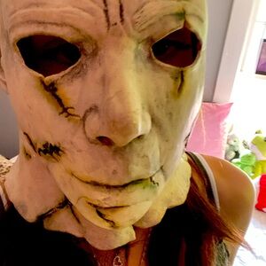 Creepy asf LIMITED EDITION Micheal myers mask